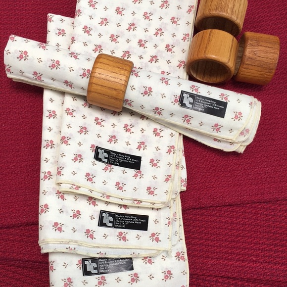 Set/4 placemats, napkins, oak nap.rings. Burgandy wine colored mats 13x19”. New. - Picture 2 of 4